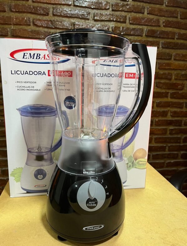 Licuadora Embassy EM-400 1.5 L Azul Claro con Jarra de Plástico – 400W, 2 Velocidades, Acero Inoxidable